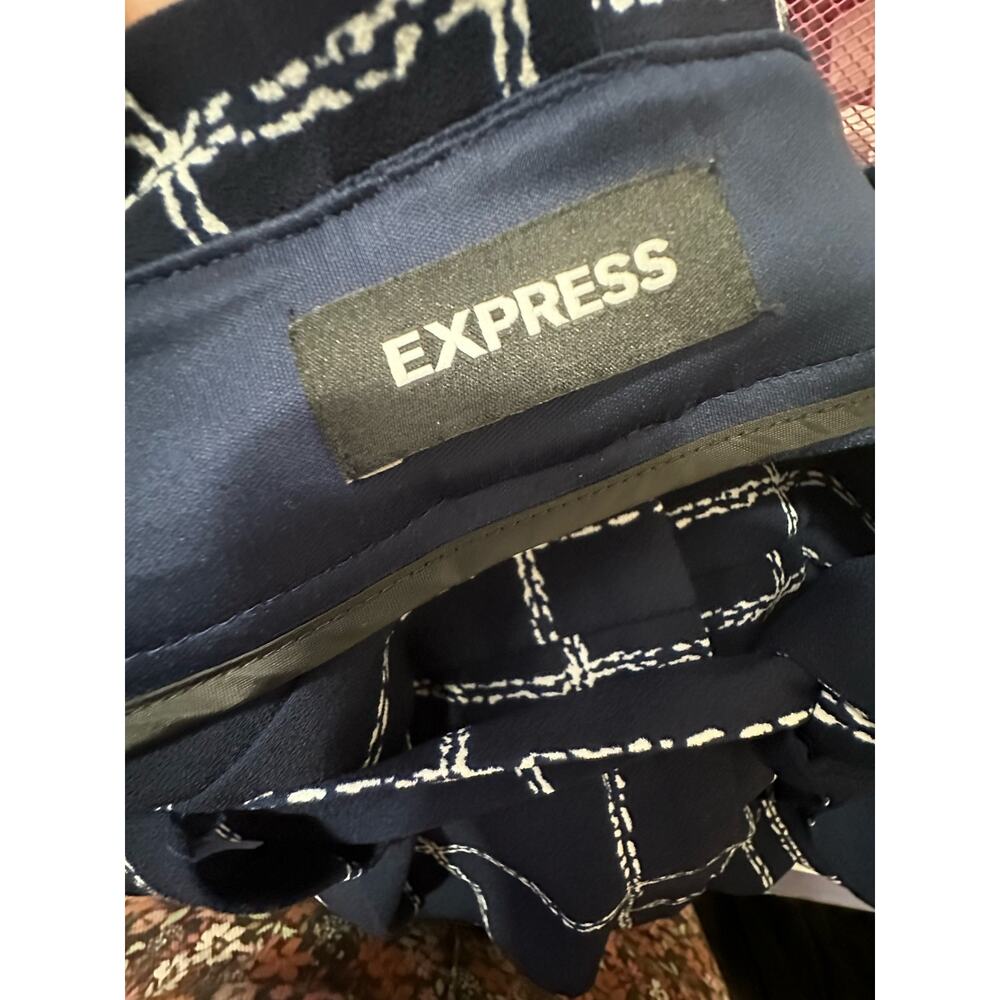 Express blue white checkered pleated high waist belted pants size 18R - Picture 3 of 9
